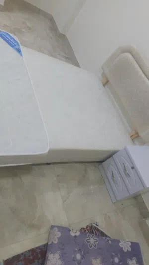 سرير بمقاس 120\ 200 استعمال شهر فقط و نظيف للبيع