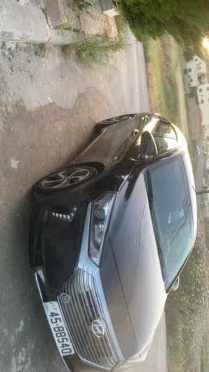 هونداي ايونك هايبرد للبيع أو للبدل ماشيه 14500 2جيد2مضر ب لم تعمل طبيقات حادث وأحد من بلاده