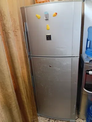 ثلاجه شارب كانت شغاله وصار فيها فصل ادفع بحق الله وشيل