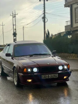 بي ام دبليو احمر موديل 1991