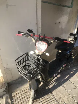 دراجة كهربائية (سكوتر) بحالة ممتازة اقتصادية ومثالية للتنقل اليومي (الوصف المهم )