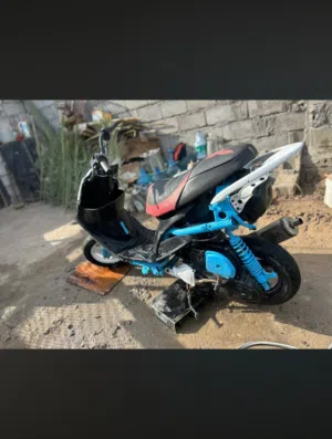دراجه ماكس عدله للبيع سعر 250 وبيها مجال تشتغل بس تكطع ربط مال ملف غلط لو لعقل تعبان مادري بعد