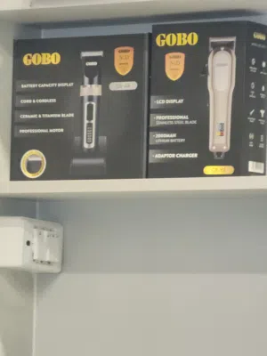 ماكينه حلاقه جديده غير مستخدمه اي وحده ب 10 واصله داخل عمان