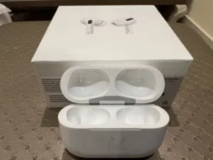 AirPods Pro جيدة من غير السماعات (البوكس فقط)