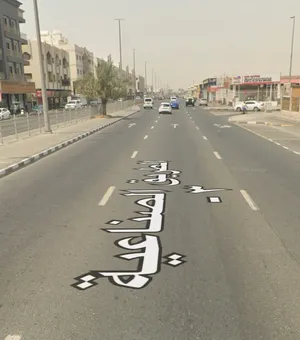 يمتنع المكاتب العقاريه للبيع آرض صناعية  العاشره شارع رئيسي ثمانون الف قدم  مؤجره 2مليون واربع ميه