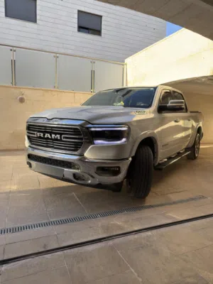 للبيع بسبب السفر Dodge Ram 2021 Eco Diesel Laramie  4x4