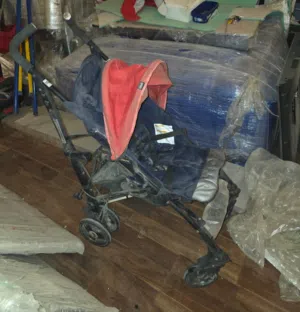 عربة أطفال stroller بحاله جيدة و car seat للاطفال وكرسي طعام للاطفال علوي مع الطرابيزة  ماركة chicco