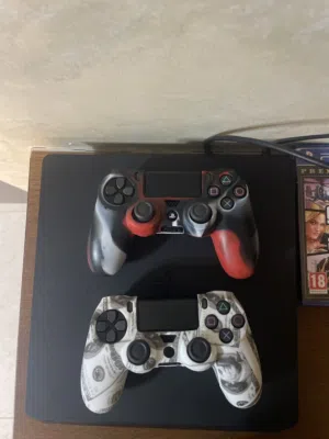 بلاستيشن 4 سلم للبيع  شبه جديده قابل لتفاوض