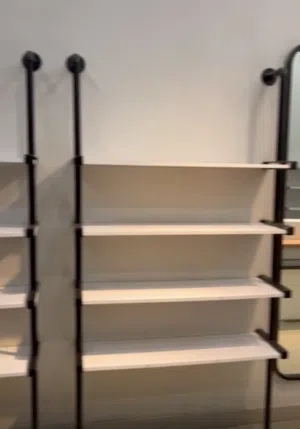 ديكور محل بالكامل شبه جديد