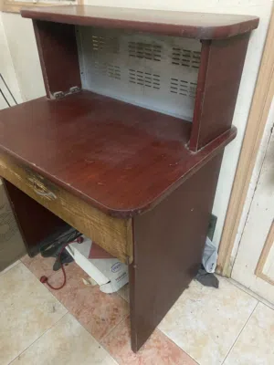 مكتب خشب للبيع حاله ممتازه