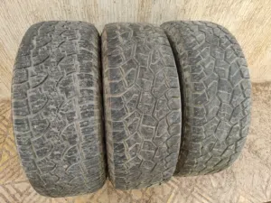 عدد ثلاثة إيطارات 265/65/17 للبيع