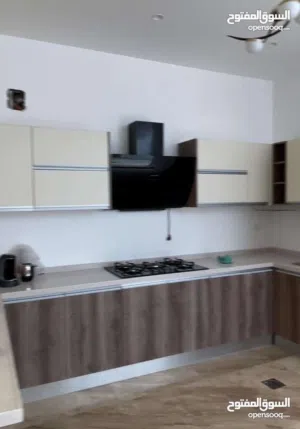 شقة سكانيه مفروشة بتشطيب حديث ف عماره خاصه حديثه مجهزه بلمصعد ومولد ف بن عاشور