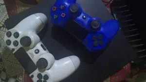 بلي ستيشن 4 حلته جيده كل ملاحقاته