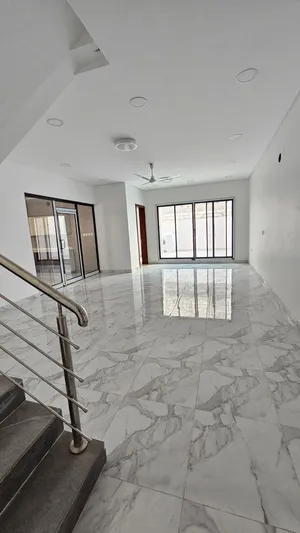 250 m2 4 Bedrooms Villa for Sale in Muharraq Hidd