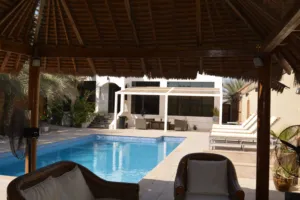 فيلا 4 غرف نوم مع مسبح خاص وجاكوزي للايجار اليومي في الجزيرة الحمرا في راس الخيمة