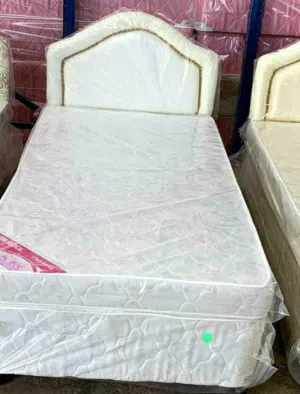 سرير شخص 190 في 90 مع الدوشق طبي 12 سم