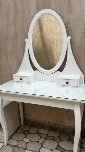 -طاولة تزيين من ايكيا مع مرآة IKEA Dressing Table With Mirror