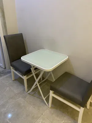 طاولة اكل استعمال نظيف