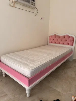 Single bed with mattress