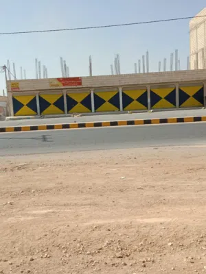محلات في مجمع مميز في المفرق الخالدية شارع الجيش