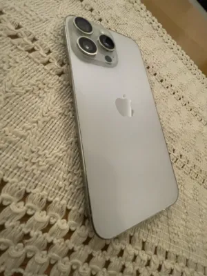 15 برو ماكس 256 بحالة ممتازة