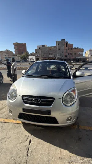 كيا مورنق وصول حديث ليها اسبوع داخله جمرك قاعد سياره نضيفة ربي يبارك تبي سواق بس