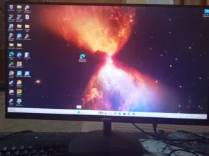 شاشة داهوا 22 بوصة (100Hz) بحالة ممتازة للبيع