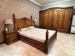 غرفة نوم  خشب زان كلاسيك 6 قطع سرير كومدي 2 كنتور 6 ابواب مع ميز تواليت و مجرات