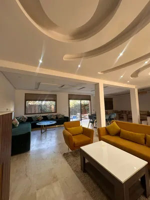 5 Bedrooms . 3 Bathrooms . 200 m24