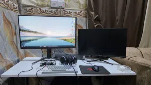 للبيع تجميعة Gaming ومونتاج متكاملة مع شاشتين وملحقاتها