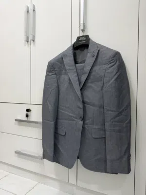 Elegant Daniel Armoni 3-Piece Suit – Charcoal Grey (Size 50/L)