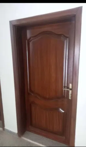 البشائر للنجاره الخشبية..  ( ابواب سويدي مع ماليزي.  باب خشب مرنتي. و غرف نوم اشكال جميله) اليمن