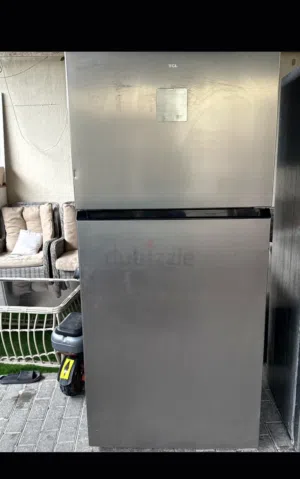 TCL FRIDGE AND FREEZER NEAT AND CLEAN