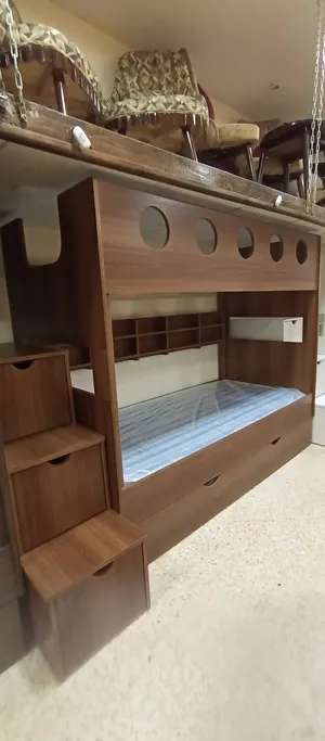 تخت طابقين مع تخت اضافي من أو درج الأسفل مع درج وجوارير وارفف أسرة من وسط التخت تخوت وأسرة سرير