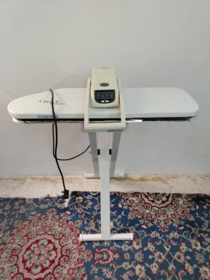 للبيع مكواة كبس رقمية بالبخار إمبوي (Emjoi Power) مقاس 32 مع الحامل - نظيفة جداً