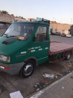 ساحبة لنقل السيارات العاطلة