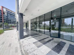 امتلك واستثمر بأرقي اماكن دبي الحيويه محل تجاري جاهز للتمليك الجهه المقابله لأكبر مول بالعالم