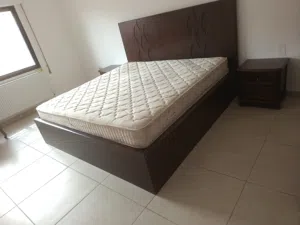 توابع غرفه نوم خشب زان بحاله جيده جدا للبيع الموقع عمان الجبيهه