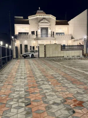 للإيجار  عقار حديث وفاخر في العامرية – شارع السفارات