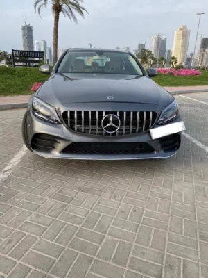 بحالة الوكالة Mercedes c300 2020 full option سيارة نظيفة ما تشتكي من شي v4 صرفيتها ممتازة