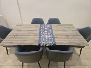 طاولة طعام راقية شبه جديدة مع 6 كراسي تصميم عصري للبيع Dining table & chairs
