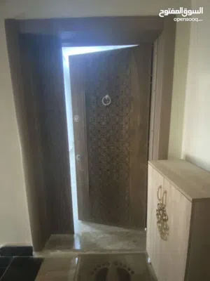 شقة للايجار فوق فيلا + اجانب فقط