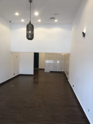 للايجار محل مساحة 123 متر ومعرض مساحة 392 متر بمركز تجاري راقي - الشويخ الصناعية شارع كندا دراي
