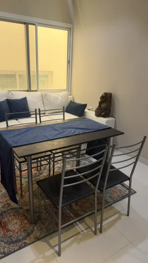 طاولة طعام dining table