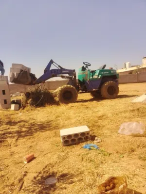 جرافه صغيره أقل سعر في المملكة يوجد لدينا قلاب مترين لنقل المواد يوجد لدينا قلاب سنقل