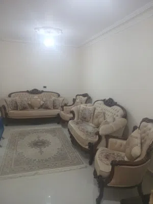 طقم كنب 7 مقاعد مع طقم طاولات خشب زان حفر