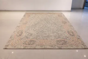 سجادة كبيرة نظيفة بحالة ممتازة للبيع