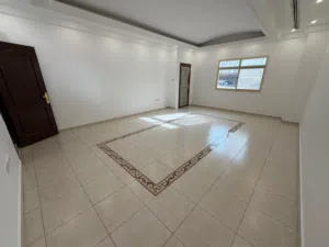 للايجار شقه ارضيه 4 غرف نوم بسلوى قطعه 12