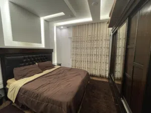غرفة نوم مستعمل (خشب لاتيه 18 )  بحالة جيدة بسعر 250 دينار فقط