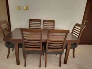 طاولة طعام خشب